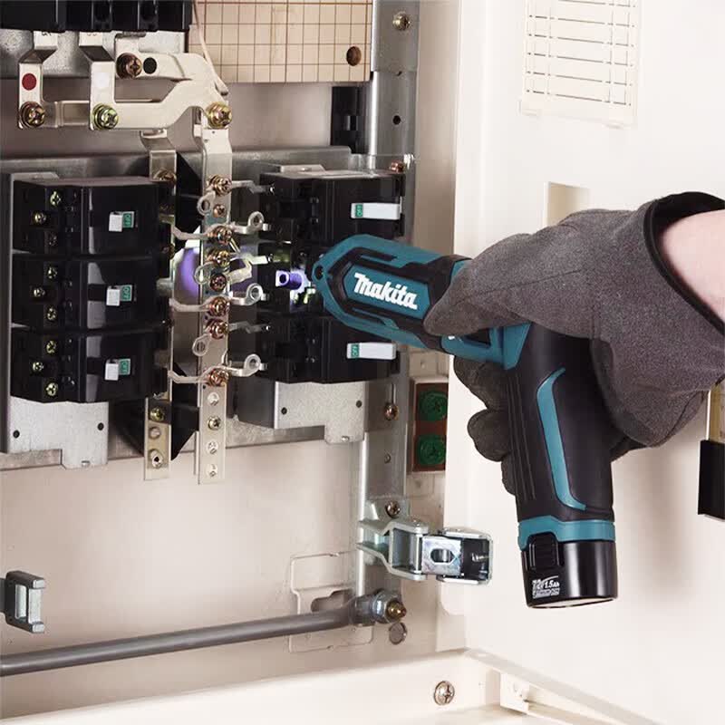 Makita DF012 7.2V Foldable Ele - Electronics Repair Team avis et prix